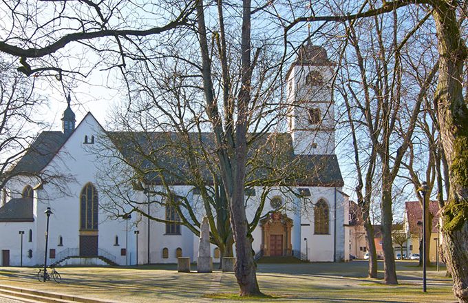 Kirche St. Heinrich und Kunigunde, Schloß Neuhaus